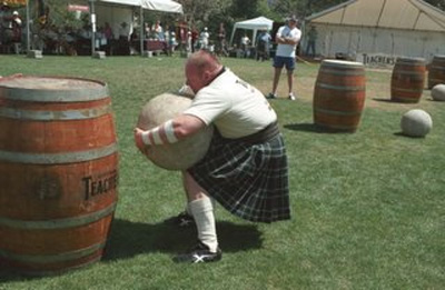 One of the strong men of David Huxley's Tartan Warriors at the 2004 Gathering